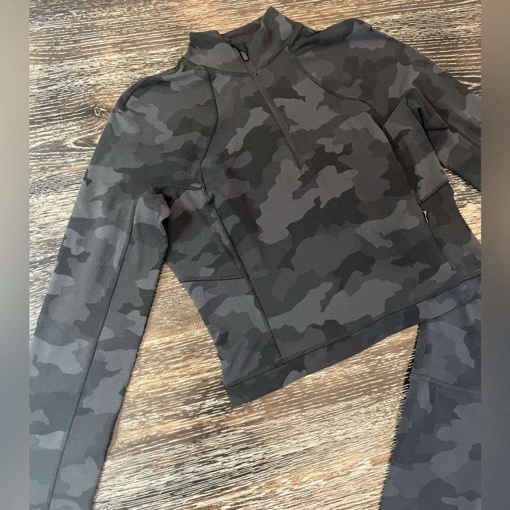 Lululemon-Women’s-It’s Rulu Run-Cropped Half-Zip- Camo Print- Size 8